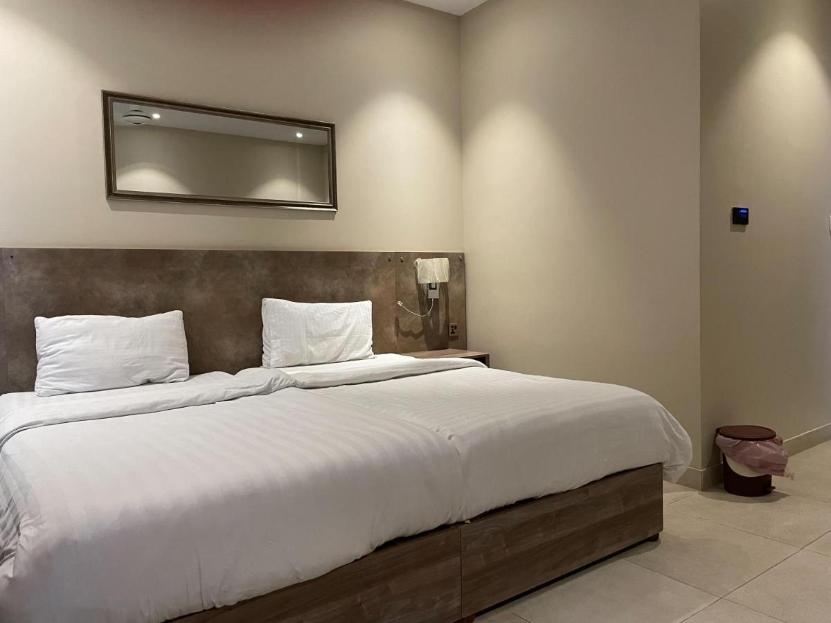 Hamsun Shahrah-E-Faisal Hotel Karachi Exterior photo