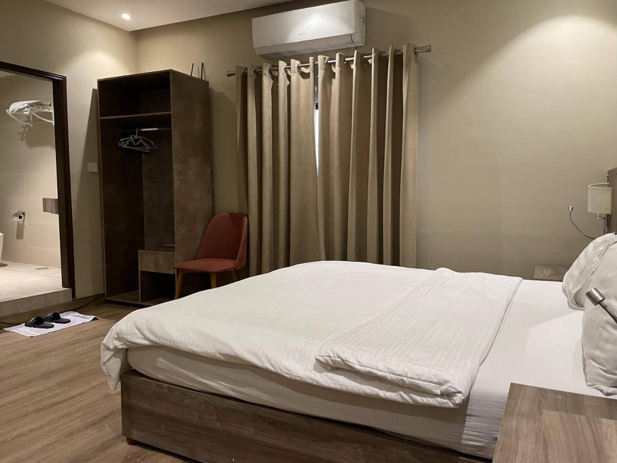 Hamsun Shahrah-E-Faisal Hotel Karachi Exterior photo