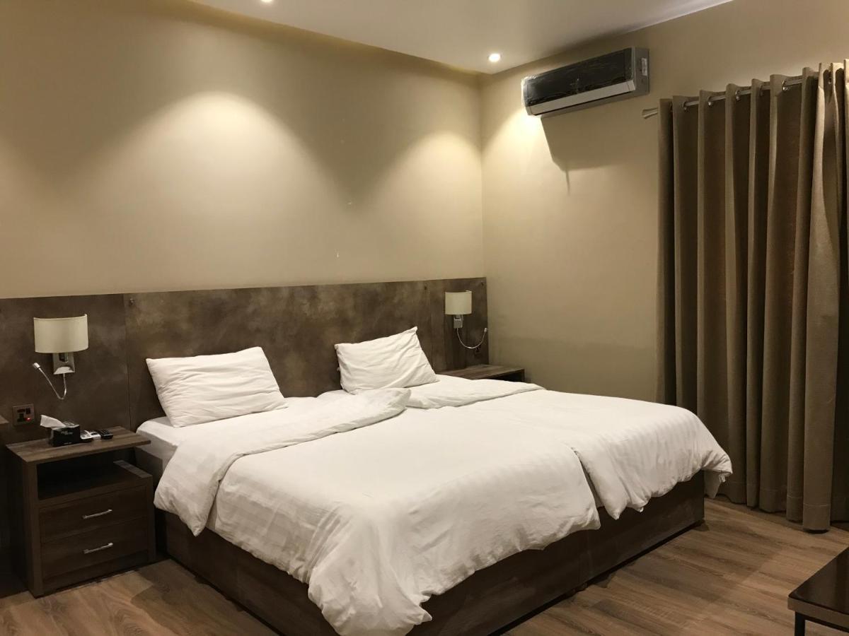 Hamsun Shahrah-E-Faisal Hotel Karachi Exterior photo