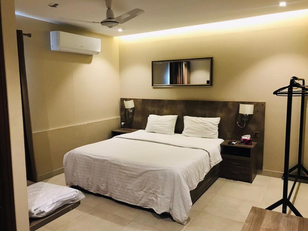 Hamsun Shahrah-E-Faisal Hotel Karachi Exterior photo