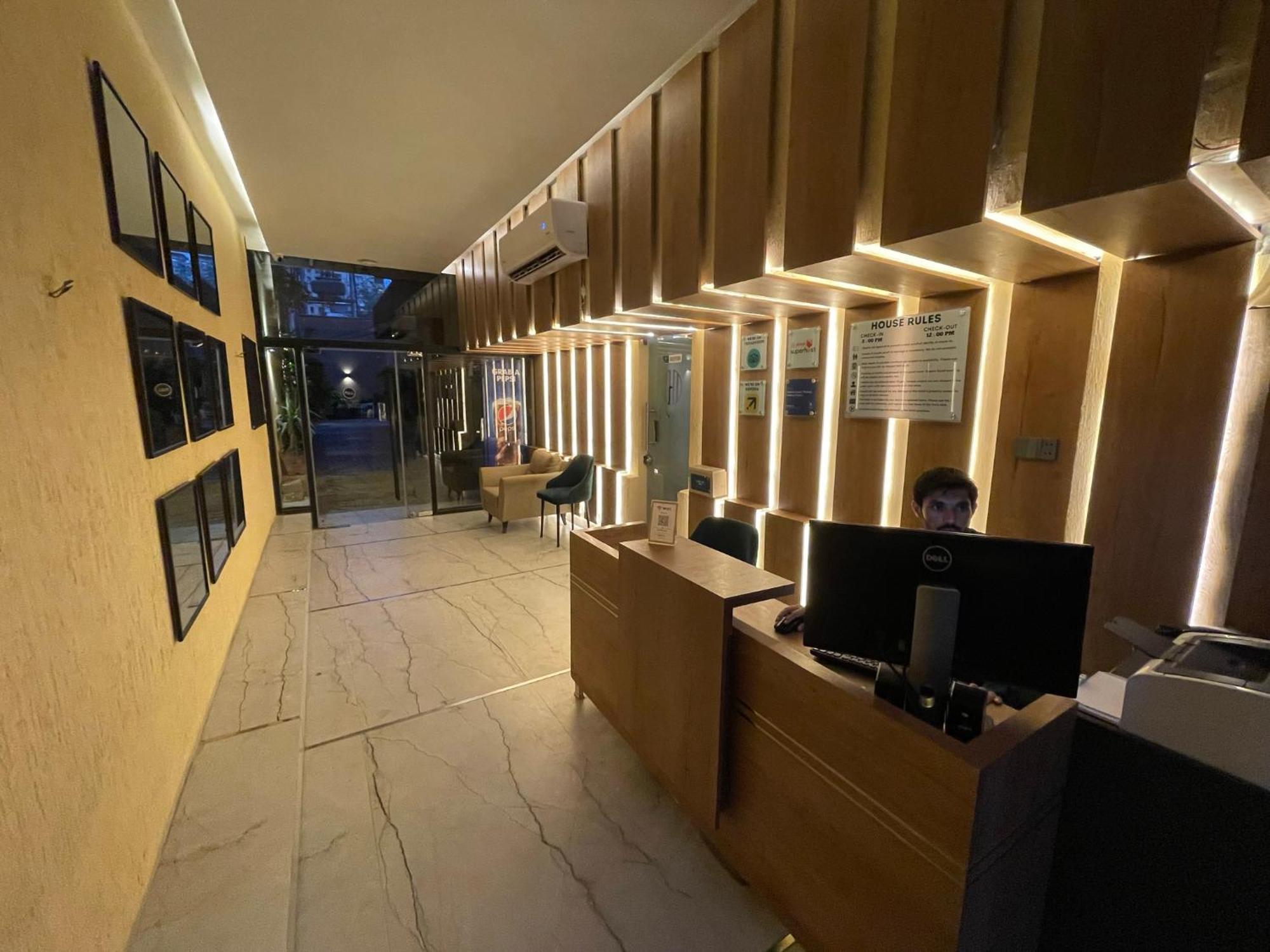 Hamsun Shahrah-E-Faisal Hotel Karachi Exterior photo