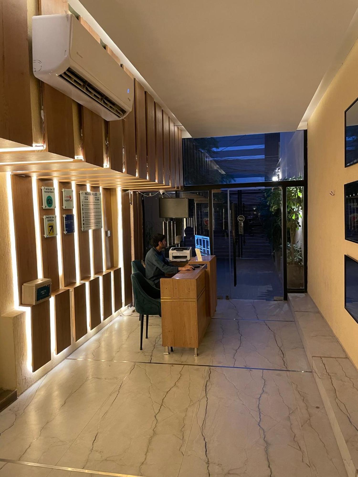 Hamsun Shahrah-E-Faisal Hotel Karachi Exterior photo